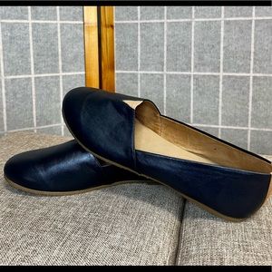 TKEES Black flats-Like New!